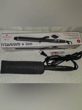 Titanium + Ion Black Hair Styling Iron